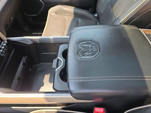 Used 2019 RAM 1500 Laramie AWD/4WD image 27