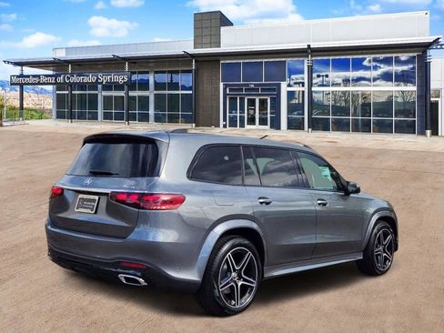Used 2025 Mercedes-Benz GLS 450 4MATIC image 5