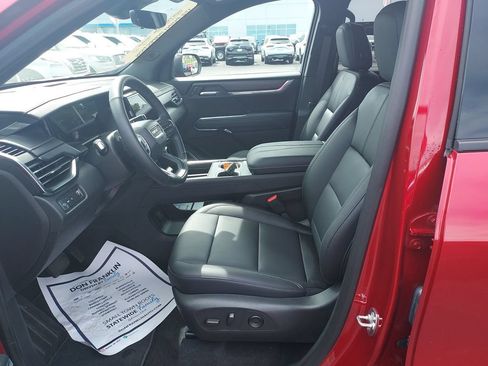 Used 2026 GMC Acadia Elevation w/ Elevation Premium Package FWD image 13