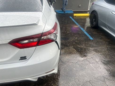 Used 2022 Toyota Camry SE w/ Cold Weather Package image 8