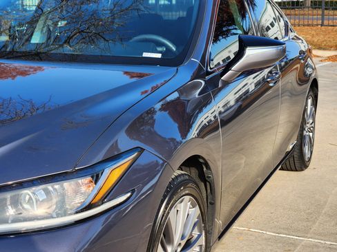 Used 2020 Lexus ES 300h w/ Premium Package image 9