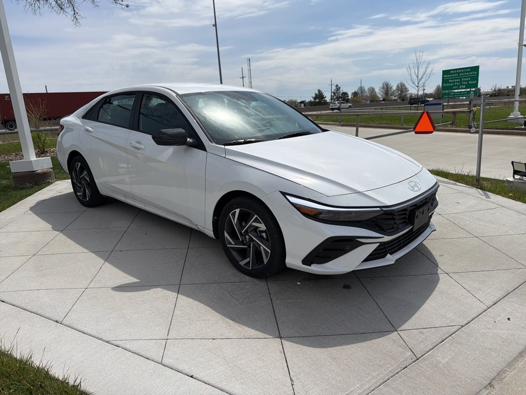 New 2025 Hyundai Elantra SEL FWD image 7