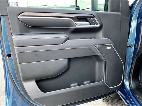 Used 2025 Chevrolet Silverado 2500 LTZ w/ Trail Boss Package image 9