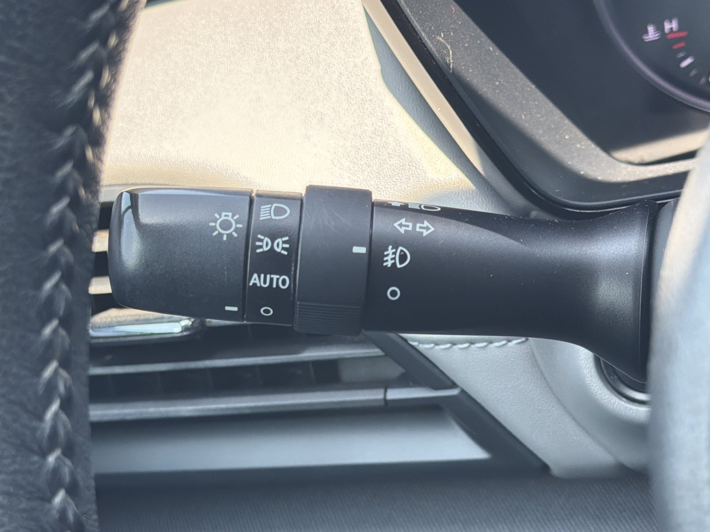 Used 2023 Subaru Outback Premium AWD/4WD image 18