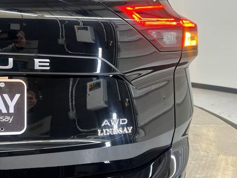 Used 2025 Nissan Rogue S image 9