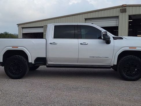 Used 2024 GMC Sierra 2500 Denali Ultimate image 9