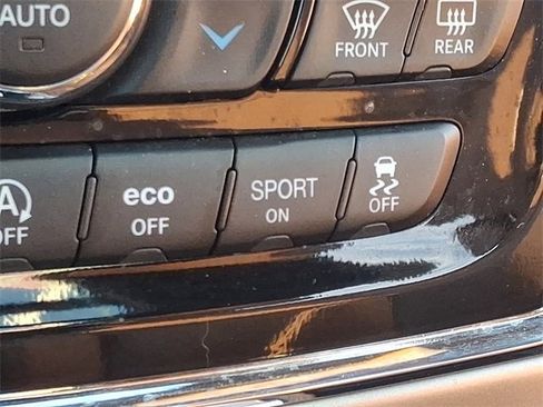 Used 2020 Jeep Grand Cherokee Overland image 27