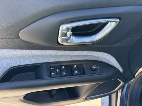 Certified 2023 Jeep Compass Latitude image 11