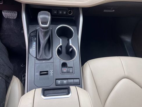 Used 2021 Toyota Highlander XLE image 40