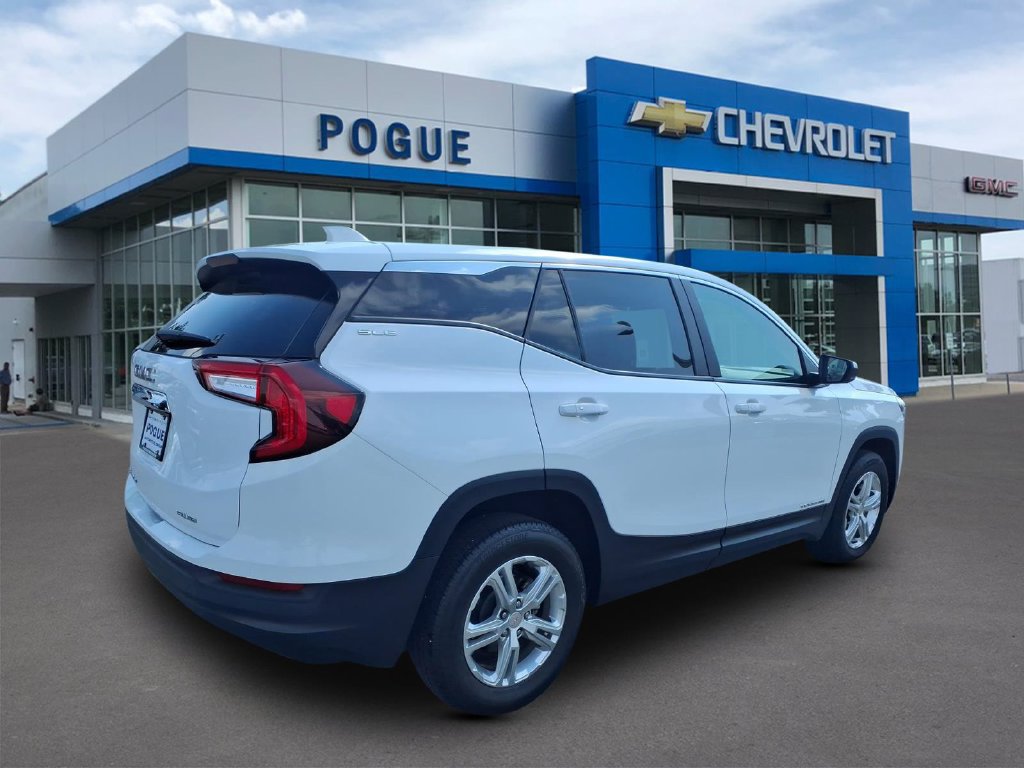 Used 2024 GMC Terrain SLE AWD/4WD image 2