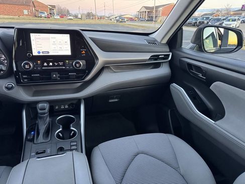 Used 2023 Toyota Highlander L image 28