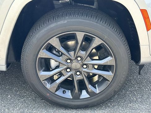 New 2026 Jeep Grand Cherokee Limited AWD/4WD image 11