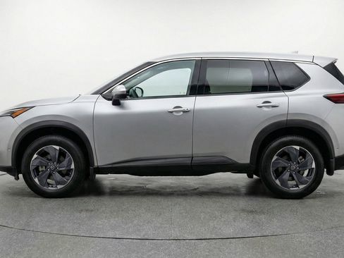 Used 2025 Nissan Rogue SV FWD image 3