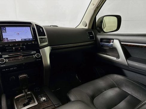 Used 2013 Toyota Land Cruiser AWD/4WD image 31