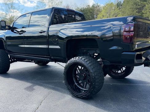 Used 2018 Chevrolet Silverado 2500 High Country w/ Duramax Plus Package image 5