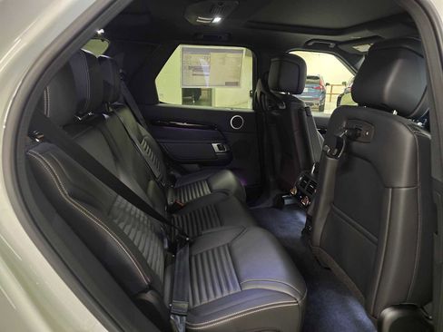 New 2026 Land Rover Discovery S image 13