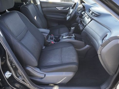 Used 2019 Nissan Rogue SV image 18