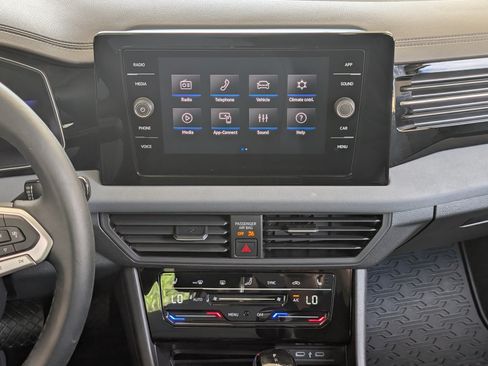 Used 2025 Volkswagen Jetta SE w/ Sunroof Package FWD image 26