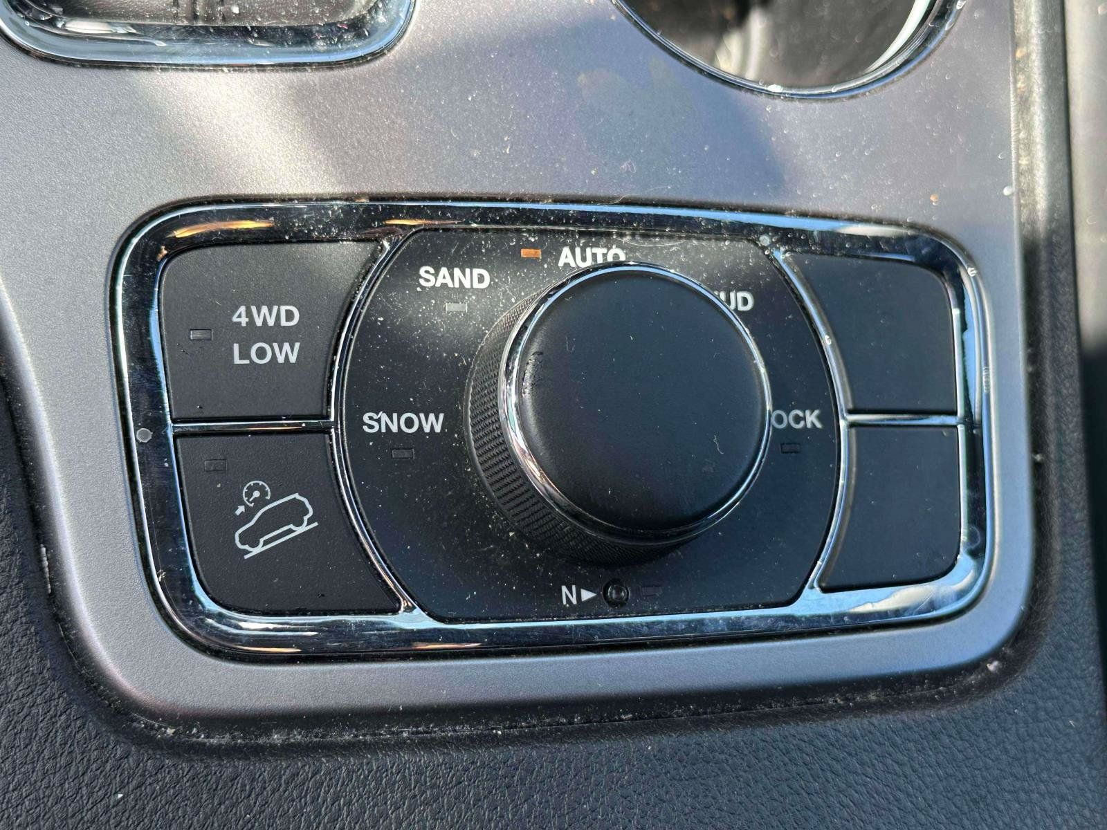 Used 2020 Jeep Grand Cherokee Limited w/ Luxury Group II AWD/4WD image 28