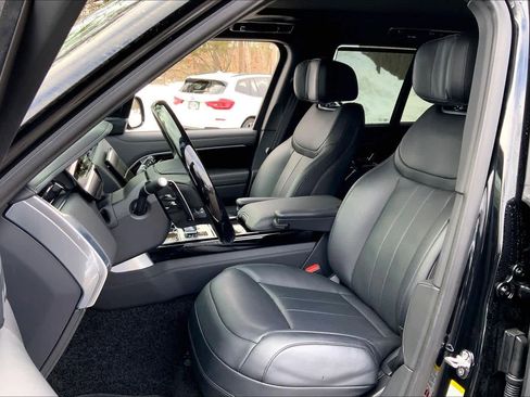 Used 2025 Land Rover Range Rover Autobiography image 9