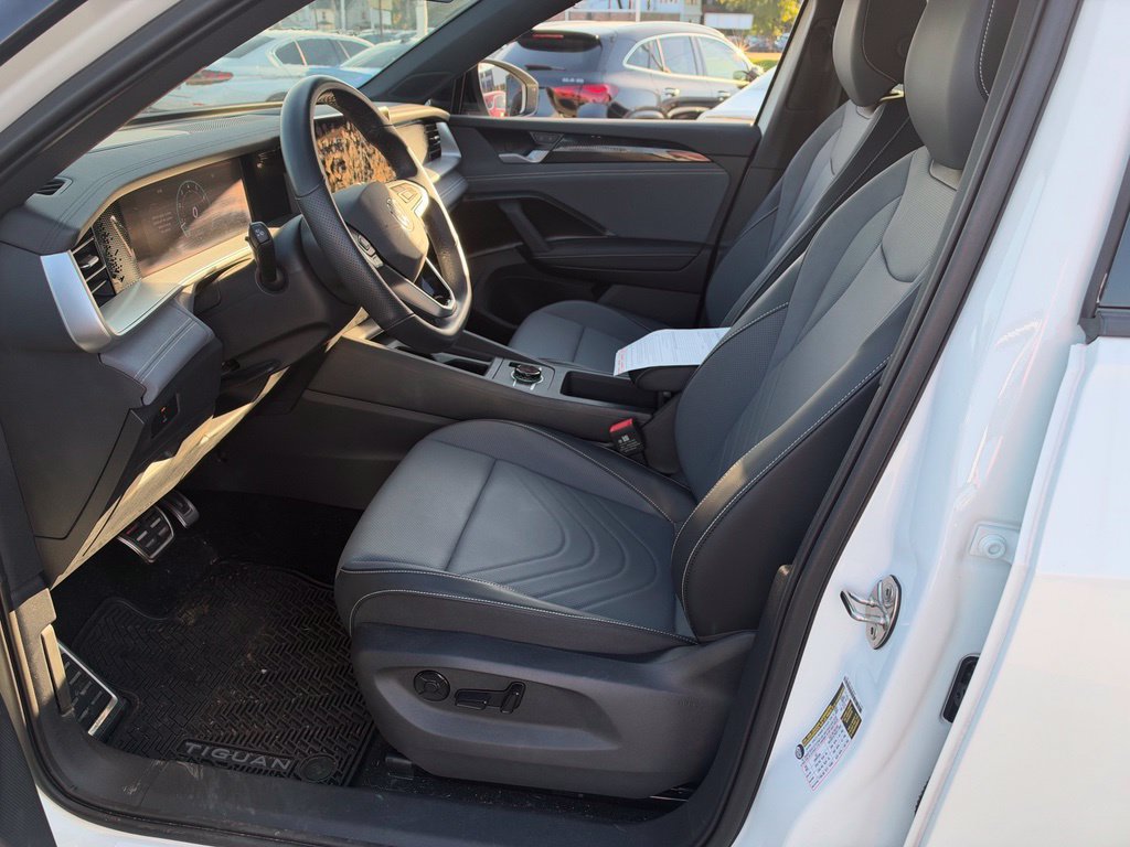Used 2026 Volkswagen Tiguan SE R-Line AWD/4WD image 12
