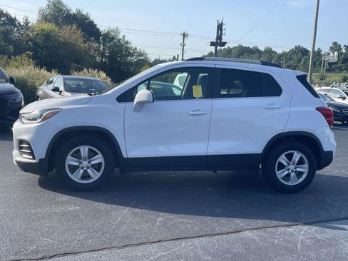 Used 2020 Chevrolet Trax LT w/ LT Convenience Package FWD image 4
