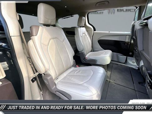 Used 2020 Chrysler Pacifica Touring-L Plus w/ Tire & Wheel Group FWD image 20