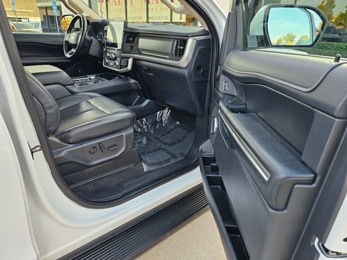 Used 2024 Ford Expedition Max XLT image 31
