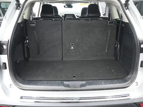 Used 2022 Toyota Highlander XLE image 18