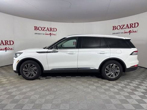 Used 2023 Lincoln Aviator 2WD w/ Class IV Trailer Tow Package image 5