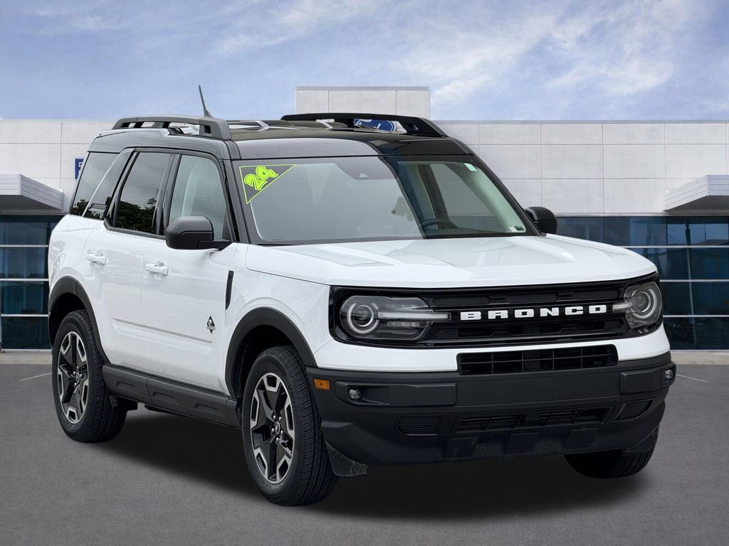 Used 2024 Ford Bronco Sport Outer Banks AWD/4WD image 2