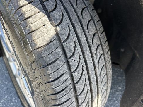 Used 2023 Chrysler Voyager LX image 30