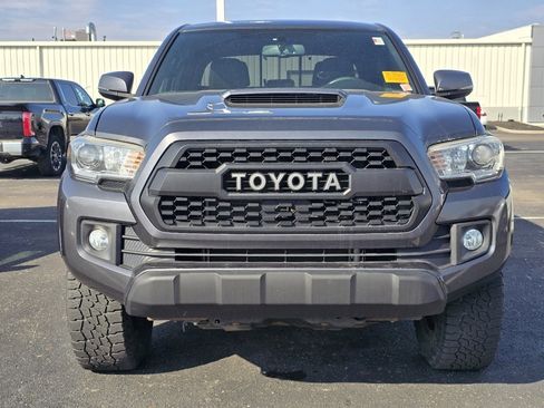 Certified 2017 Toyota Tacoma TRD Sport image 2