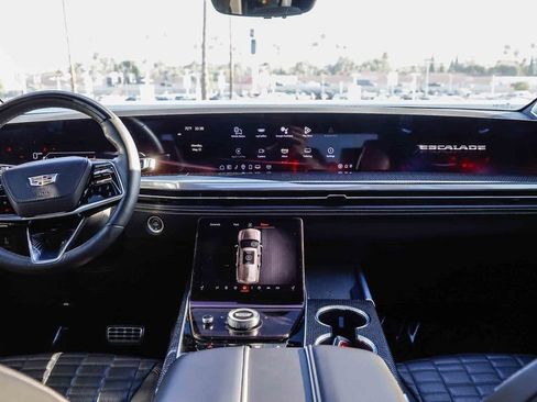 Used 2025 Cadillac Escalade V AWD/4WD image 15