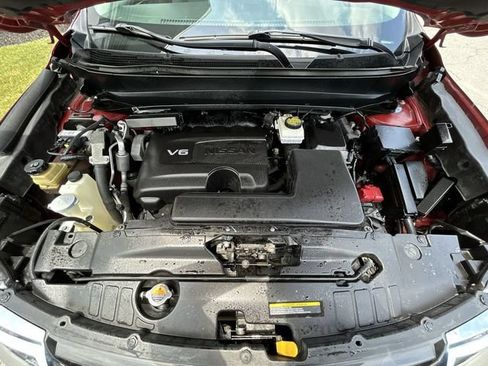 Used 2019 Nissan Pathfinder SV AWD/4WD image 14