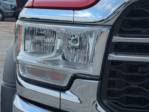 Used 2022 RAM 5500 Tradesman w/ Chrome Appearance Group RWD image 9