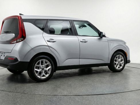 Used 2025 Kia Soul LX w/ LX Technology Package image 9