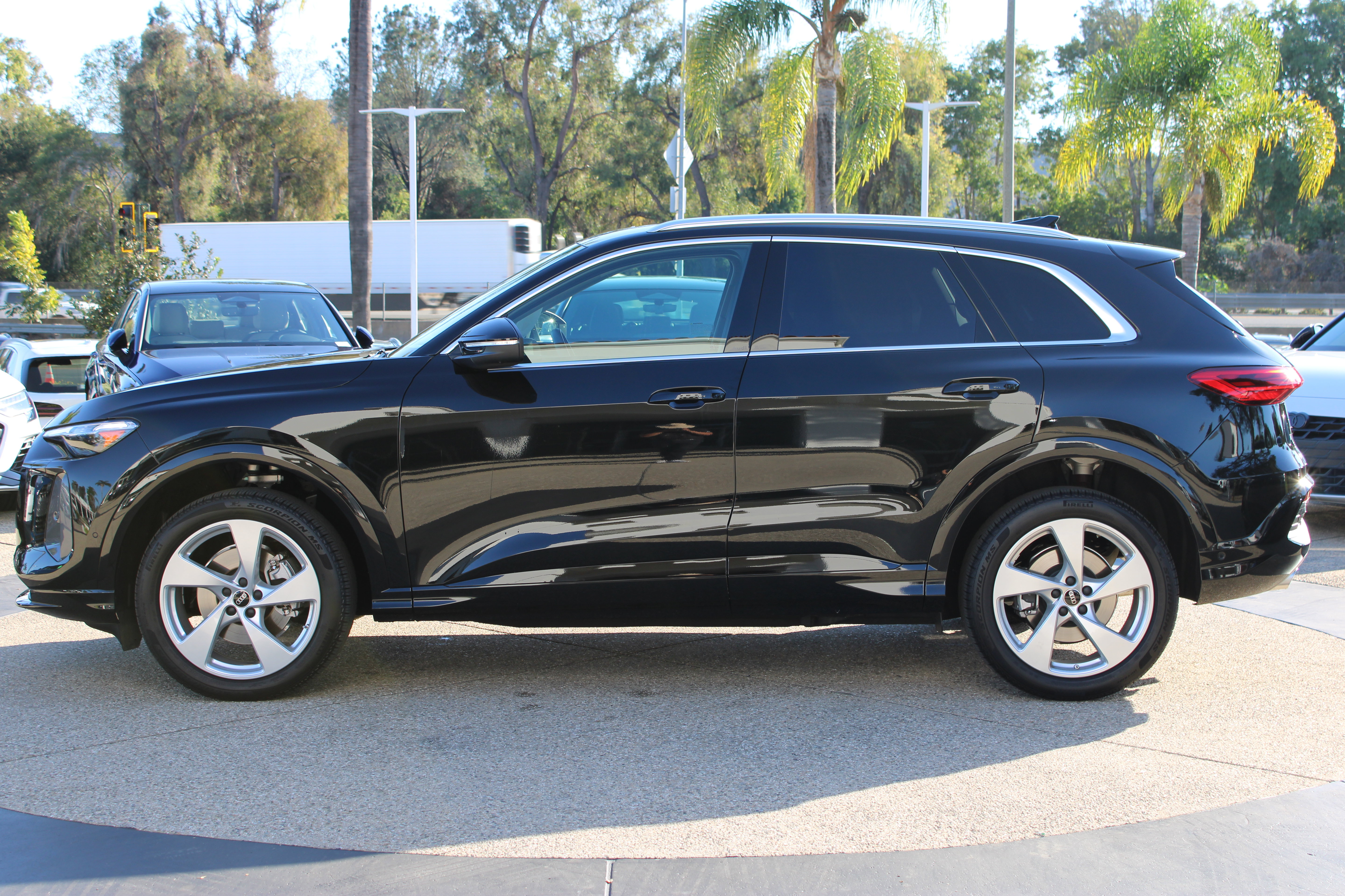 Certified 2025 Audi Q5 Premium w/ Premium Plus AWD/4WD image 2