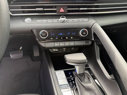 Used 2024 Hyundai Elantra Blue image 8