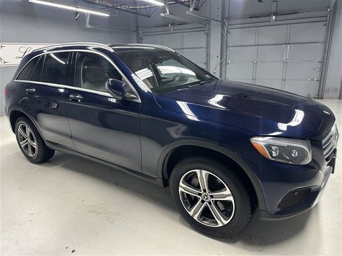 Used 2018 Mercedes-Benz GLC 300 4MATIC image 8