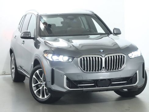Used 2025 BMW X5 xDrive40i w/ Climate Comfort Package AWD/4WD image 2