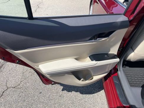 Used 2020 Toyota Camry XLE FWD image 19