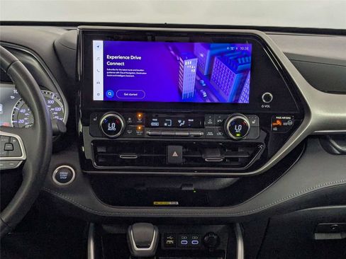 Used 2024 Toyota Highlander XLE image 24