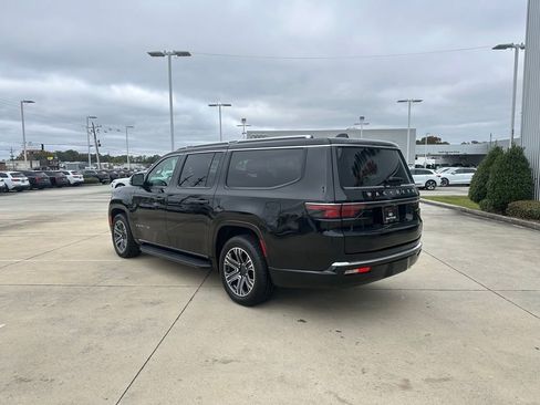 Used 2023 Jeep Wagoneer L Series II image 7