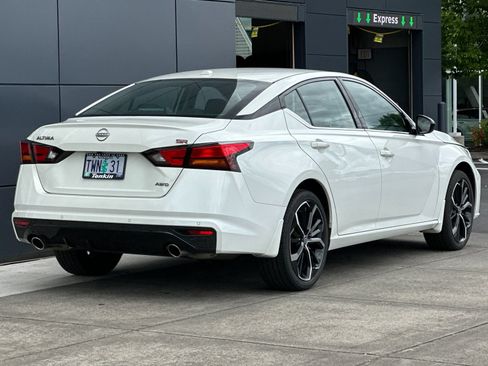 Used 2025 Nissan Altima 2.5 SR AWD/4WD image 3