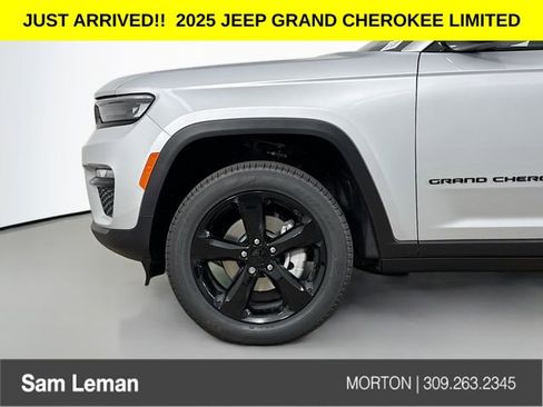 New 2025 Jeep Grand Cherokee Limited w/ Black Appearance Package image 32