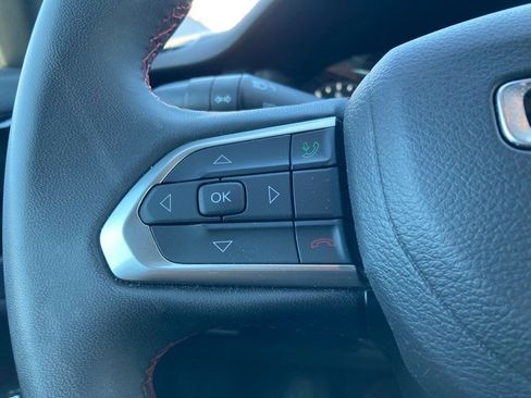 Used 2025 Jeep Compass Trailhawk image 13