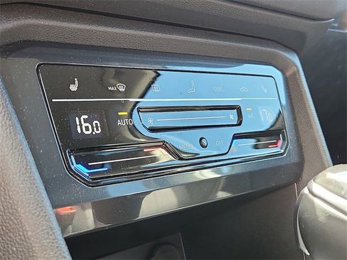 Certified 2022 Volkswagen Tiguan SE image 16