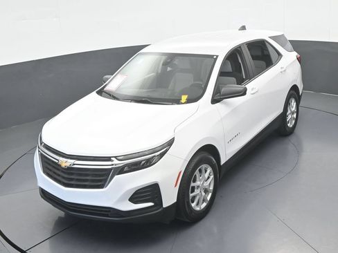 Used 2024 Chevrolet Equinox LS w/ Driver Confidence II Package FWD image 40