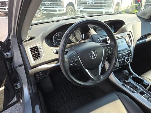 Used 2018 Acura TLX FWD image 8